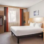 Ibis Paradiso מלון